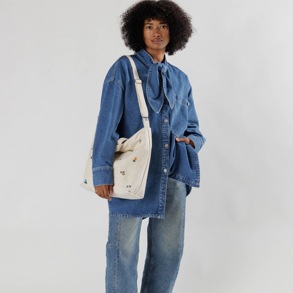 Baggu horizontal canvas duck bag in embroidered floral print 
